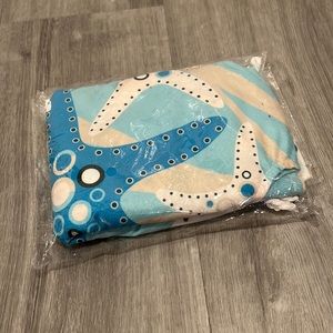 New in package small starfish tree skirt.